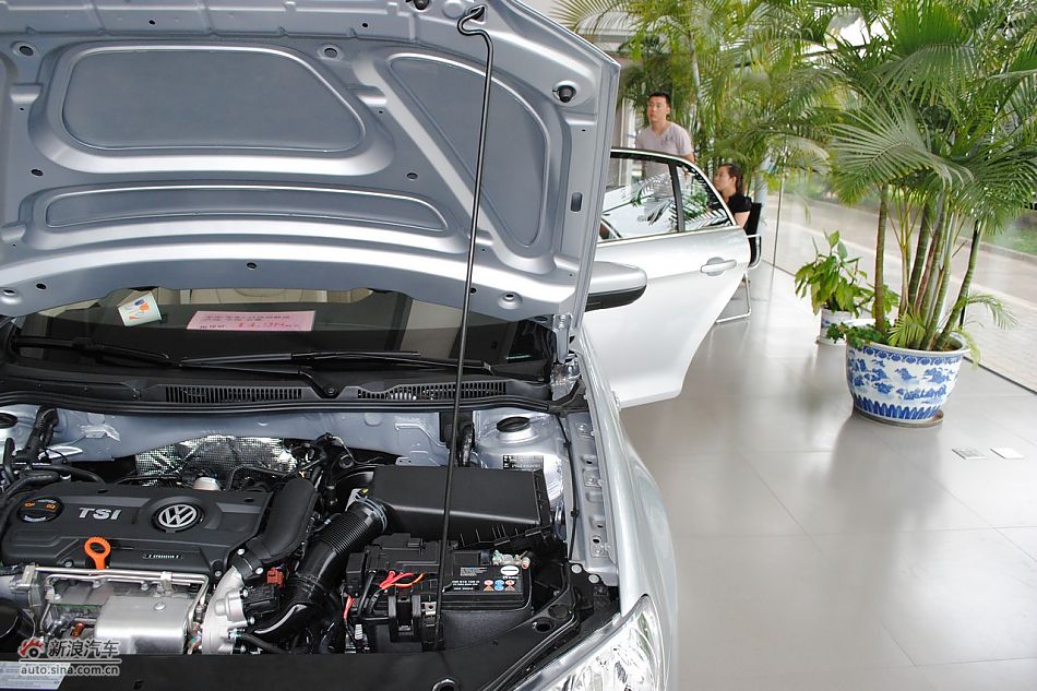 2011款新宝来发动机