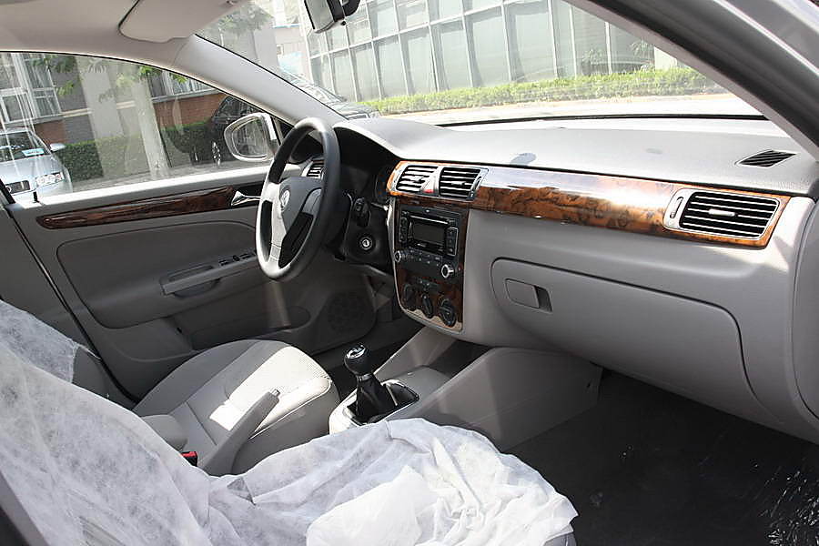 一汽-大众新宝来外观实拍图