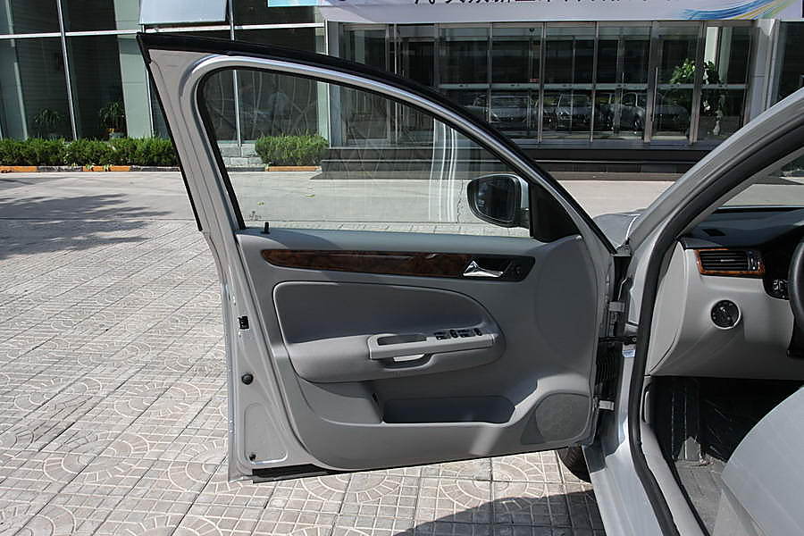 一汽-大众新宝来外观实拍图