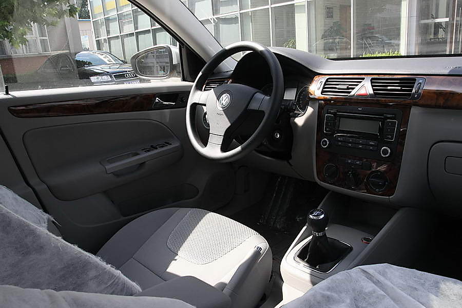 一汽-大众新宝来外观实拍图