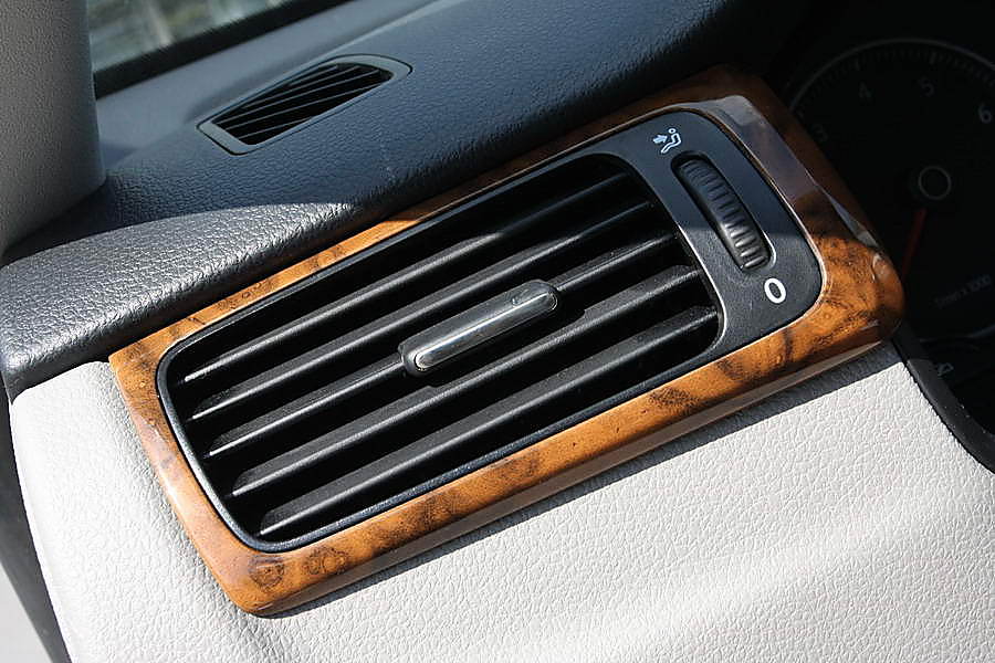 一汽-大众新宝来内饰实拍图