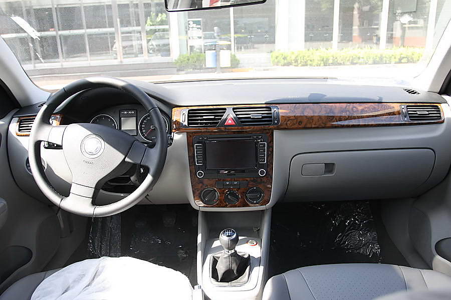 一汽-大众新宝来内饰实拍图