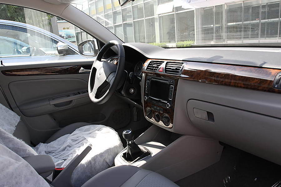 一汽-大众新宝来内饰实拍图