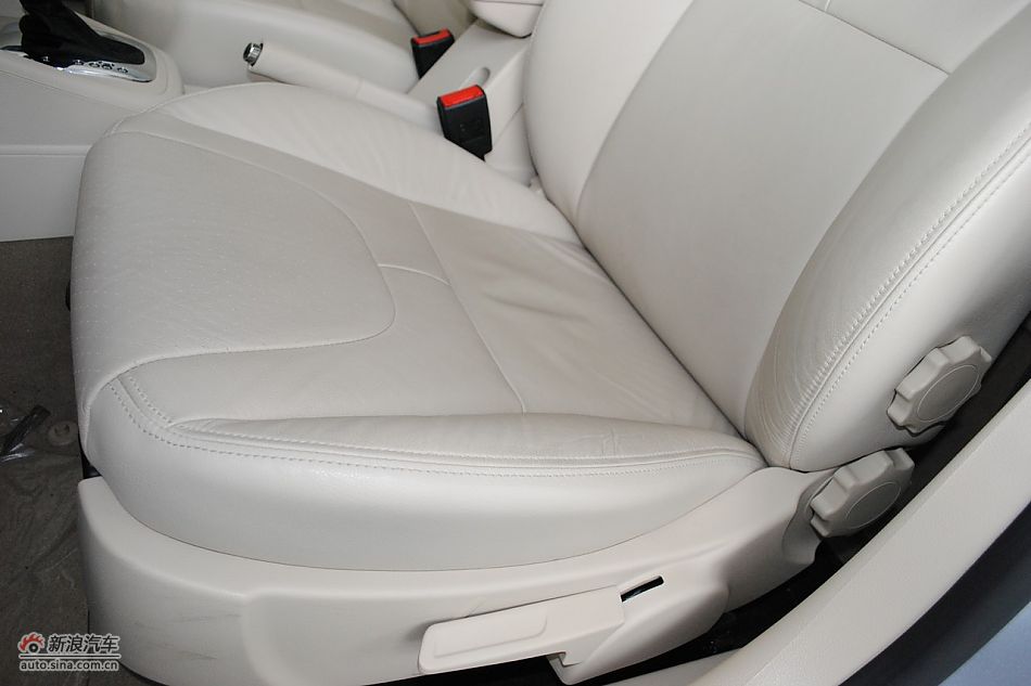 2011款新宝来内饰
