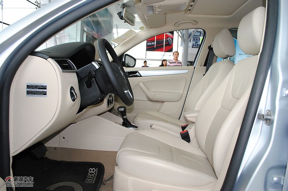 2011款新宝来内饰