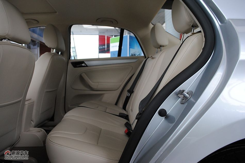 2011款新宝来内饰