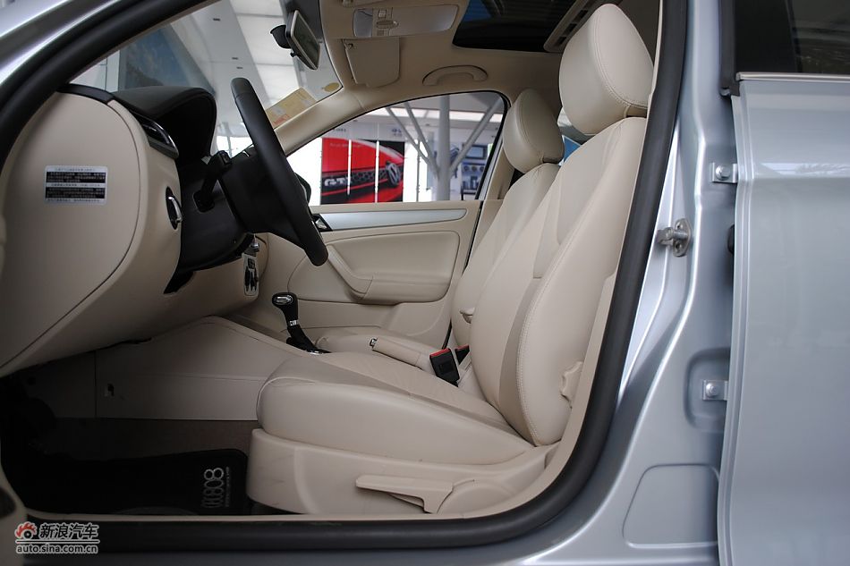 2011款新宝来内饰