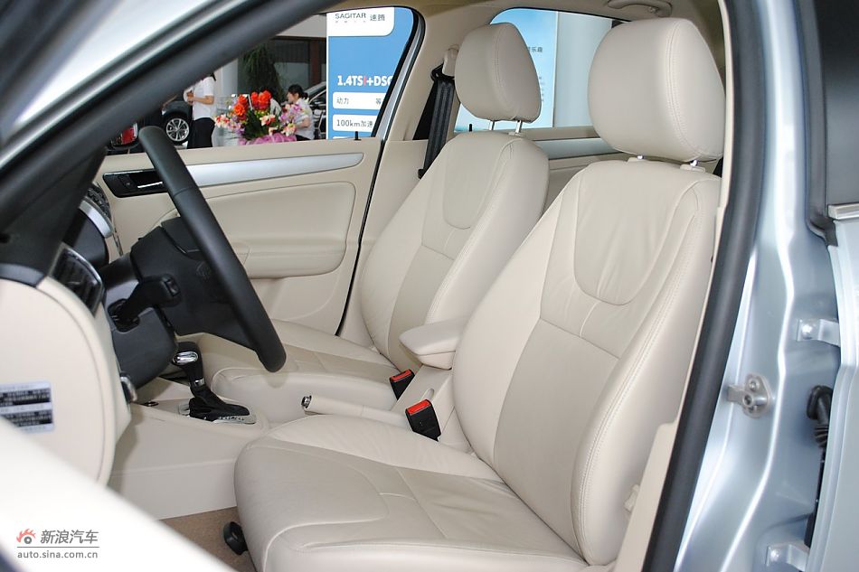 2011款新宝来内饰