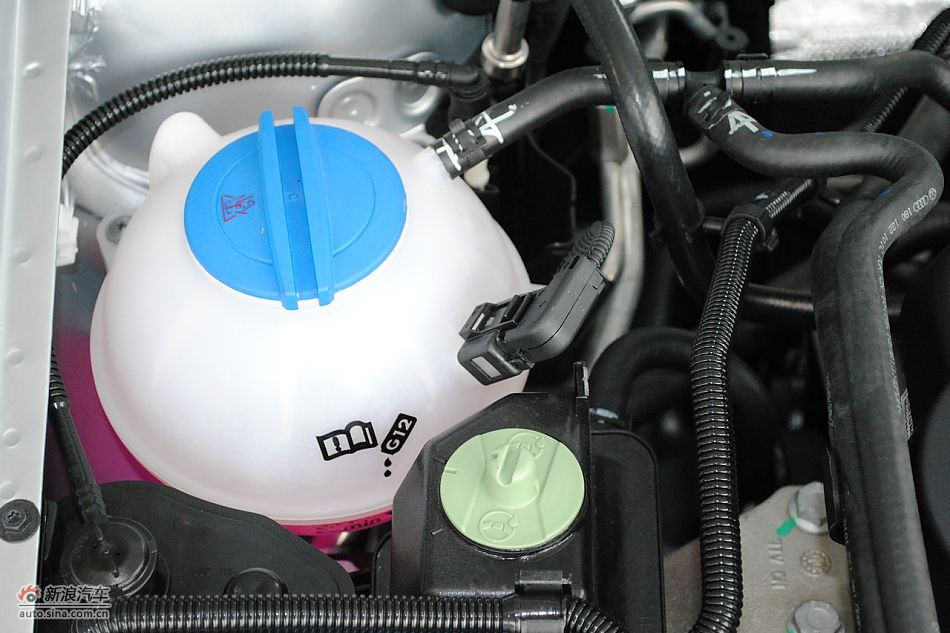 2011款新宝来发动机