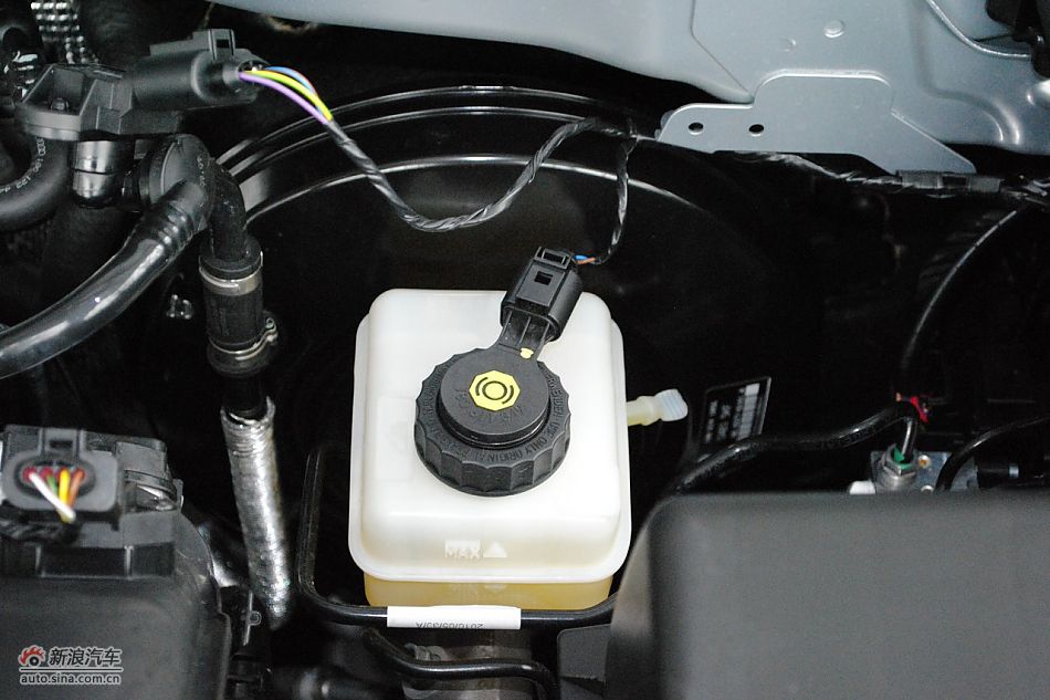 2011款新宝来发动机