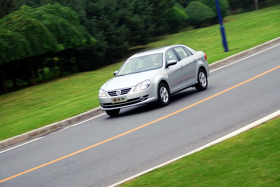 图为新宝来试车实拍图外观