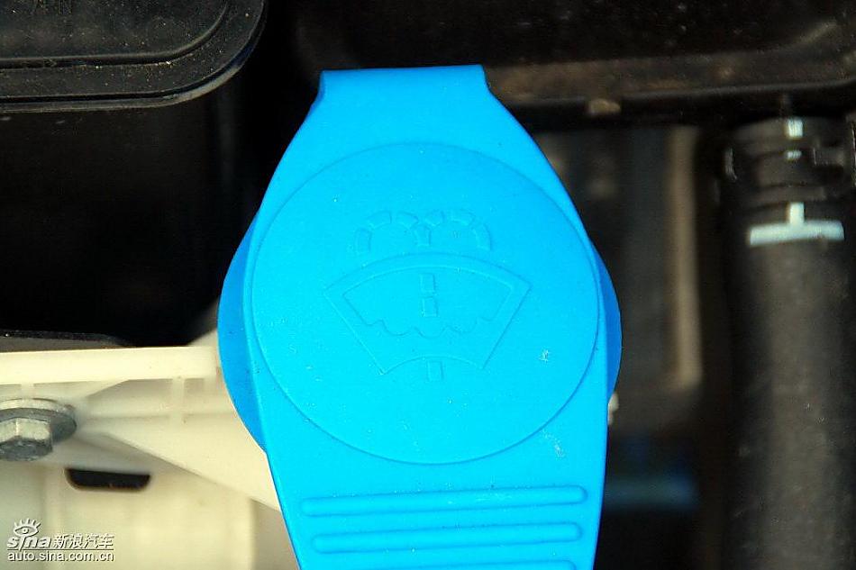 新宝来试车实拍图发动机细节