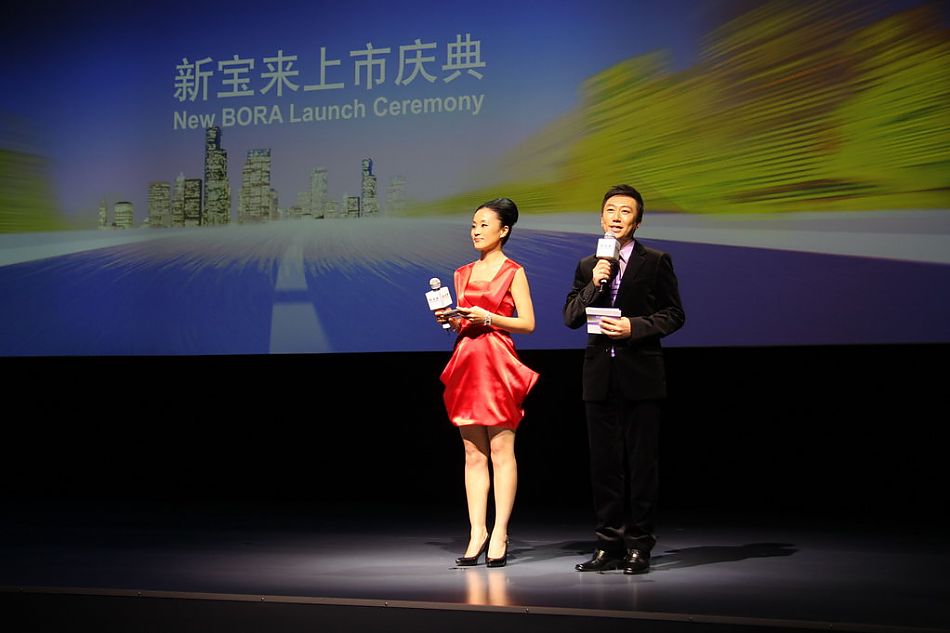 现场主持人图片