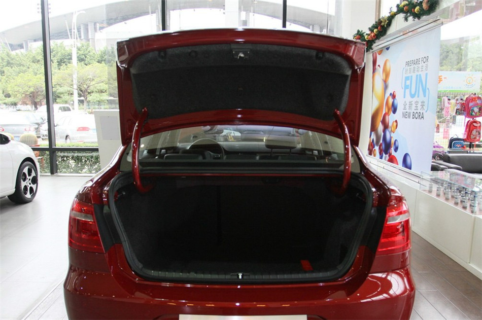 2013款新宝来1.6L自动豪华型