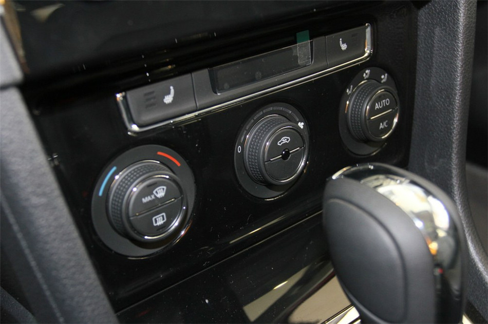 2013款新宝来1.6L自动豪华型