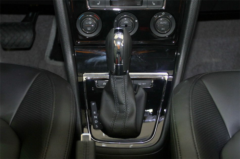 2013款新宝来1.6L自动豪华型