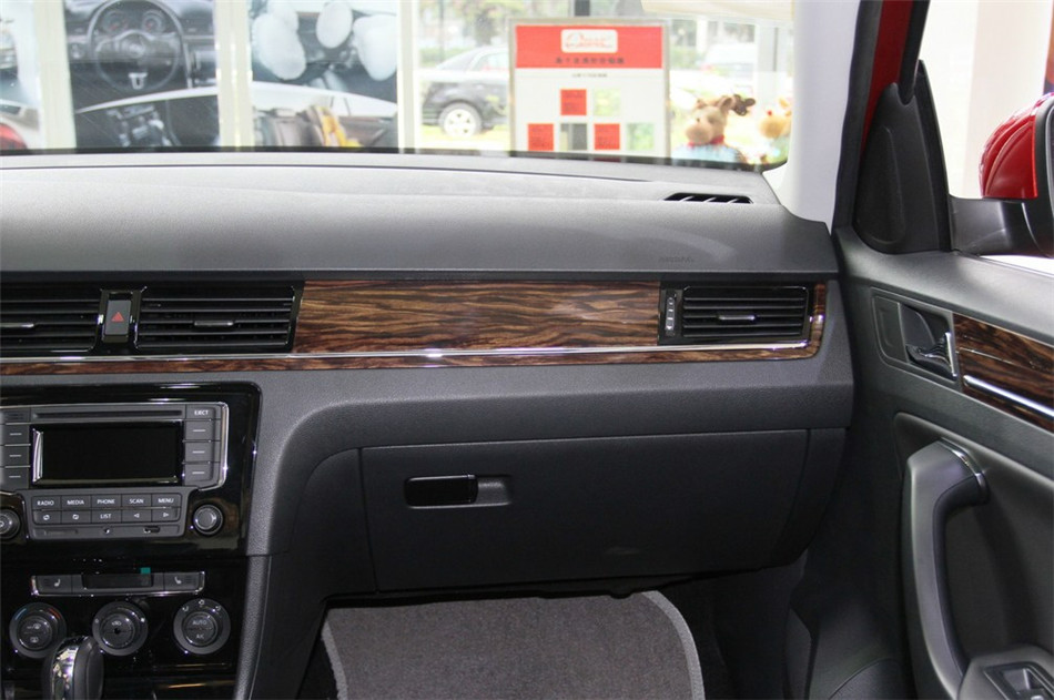 2013款新宝来1.6L自动豪华型