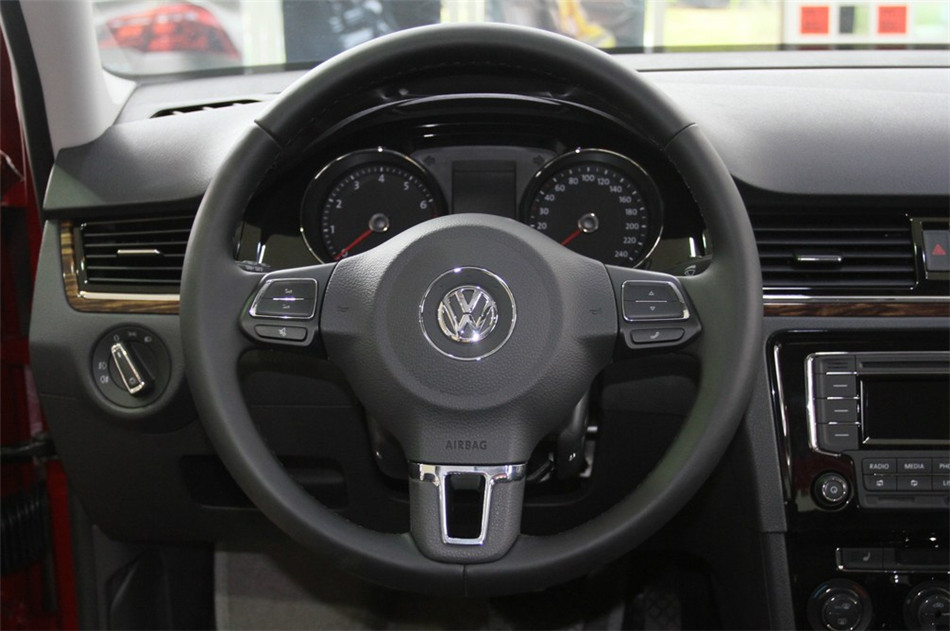 2013款新宝来1.6L自动豪华型