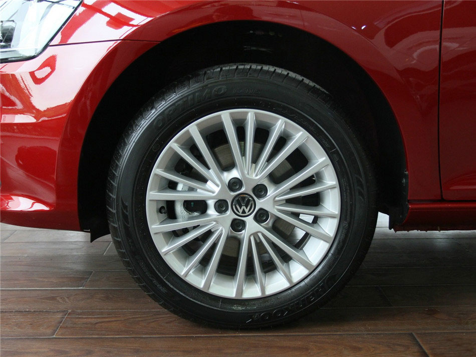 2013款新宝来1.6L自动豪华型