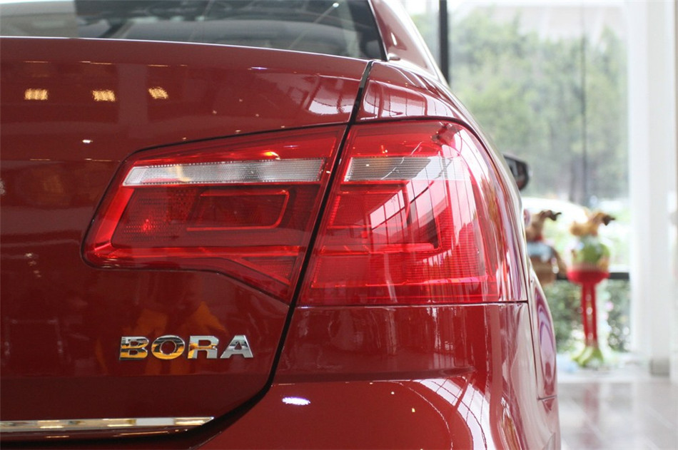 2013款新宝来1.6L自动豪华型