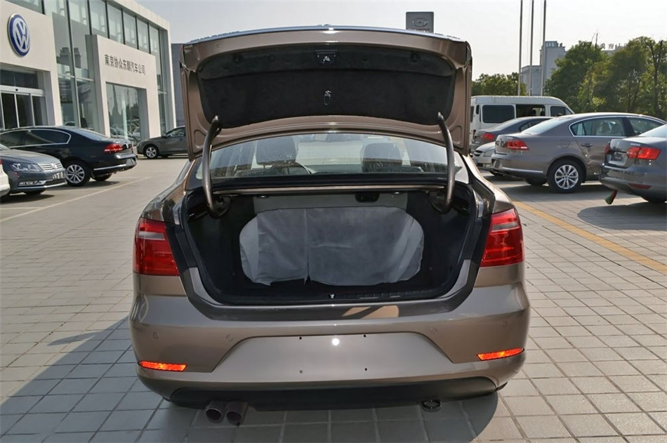 2013款新宝来1.4T自动豪华版