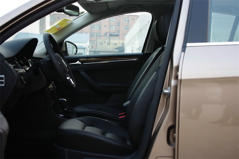 2013款新宝来1.4T自动豪华版