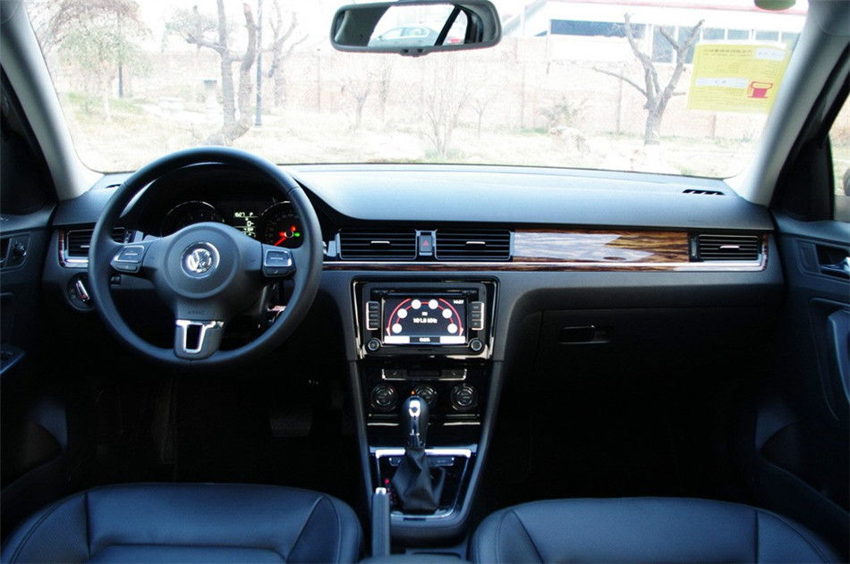 2013款新宝来1.4T自动豪华版