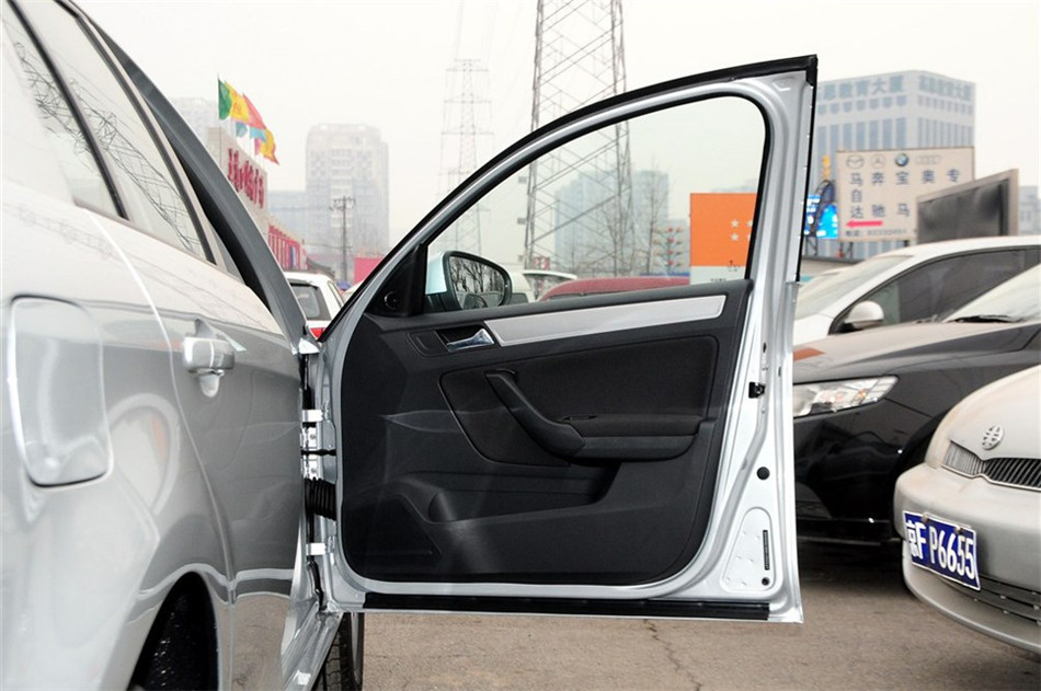 宝来 2014款 1.6L AT 舒适型 座椅空间