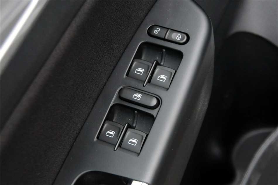 宝来 2014款 1.6L AT 舒适型 座椅空间