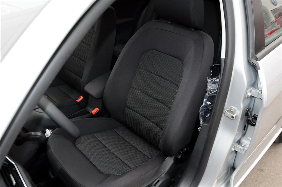 宝来 2014款 1.6L AT 舒适型 座椅空间