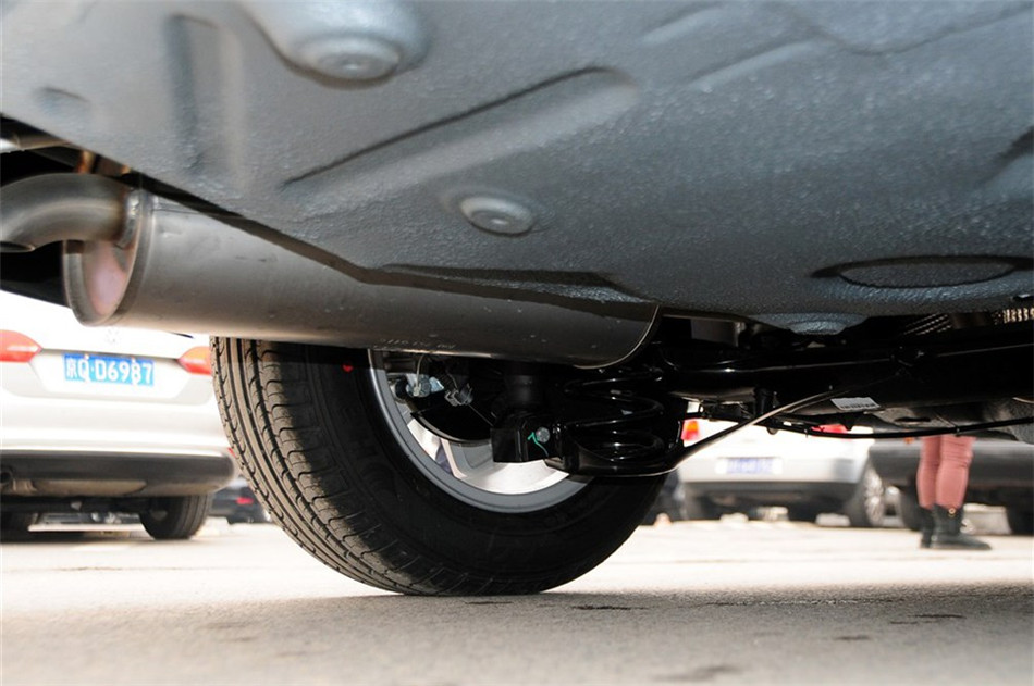 宝来 2014款 1.6L AT 舒适型 引擎底盘