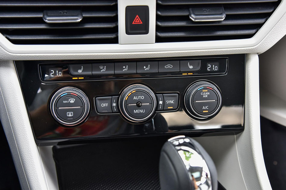 2019款 280TSI DSG豪华型 内饰