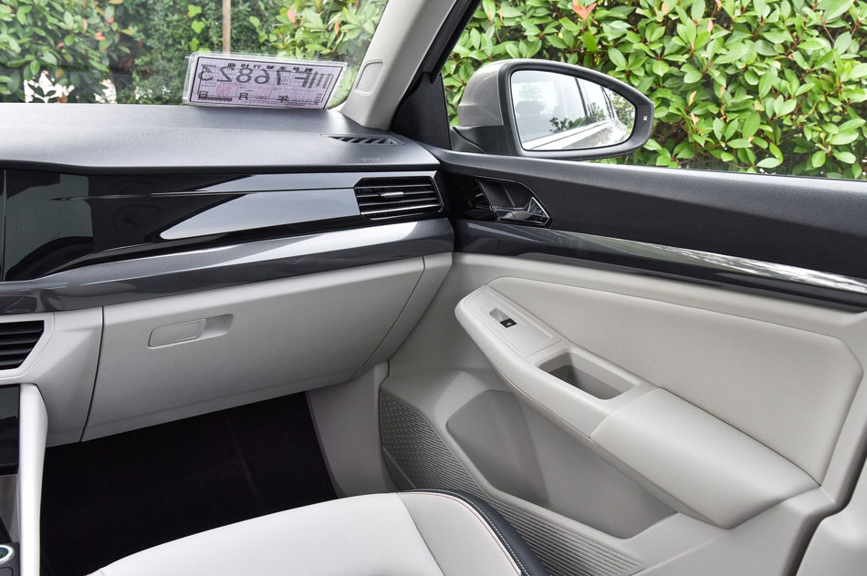 2019款 280TSI DSG豪华型 内饰