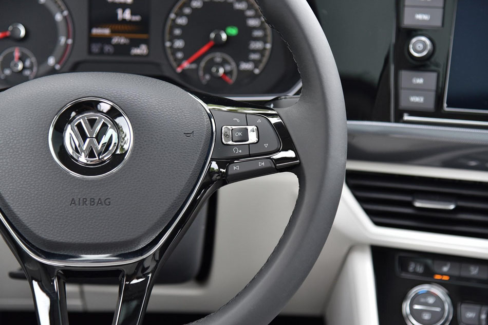 2019款 280TSI DSG豪华型 内饰