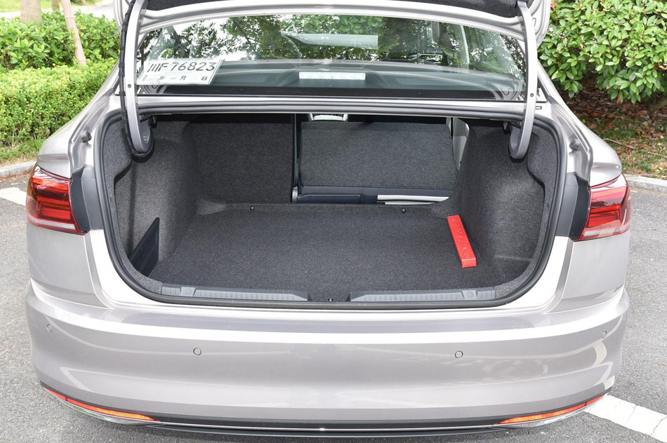 2019款 280TSI DSG豪华型 座椅空间