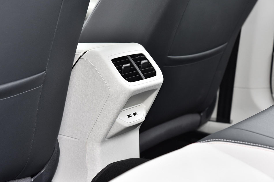 2019款 280TSI DSG豪华型 座椅空间