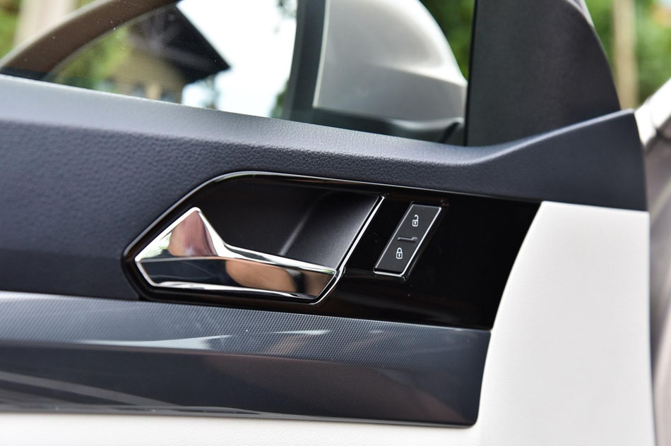 2019款 280TSI DSG豪华型 座椅空间