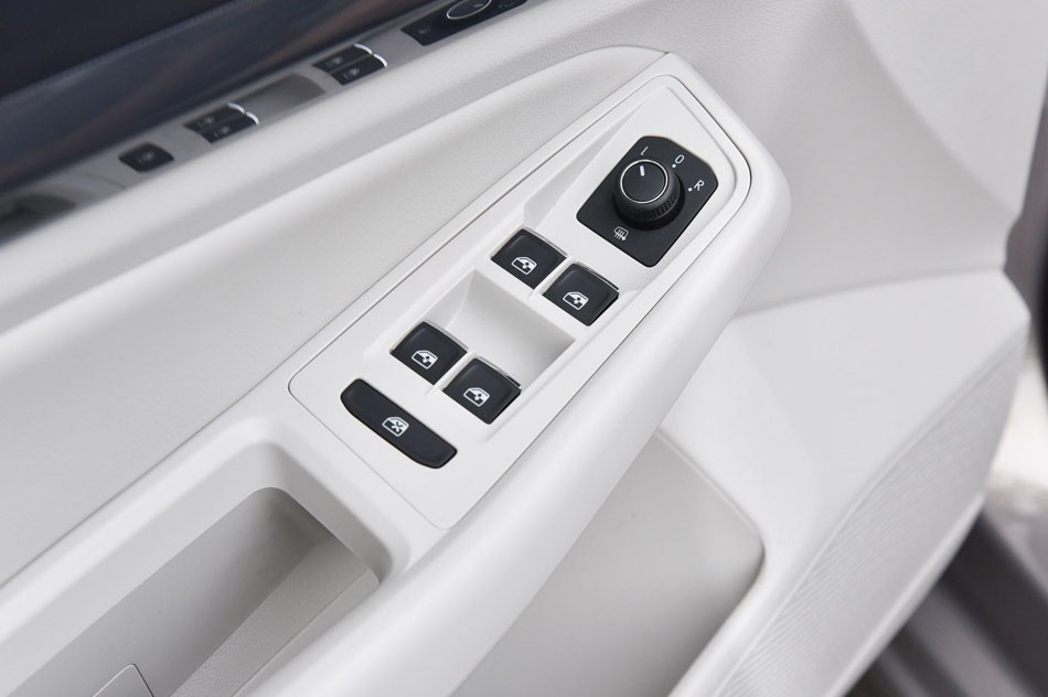 2019款 280TSI DSG豪华型 座椅空间