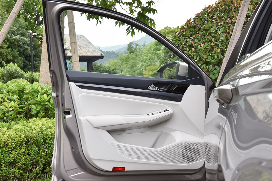 2019款 280TSI DSG豪华型 座椅空间