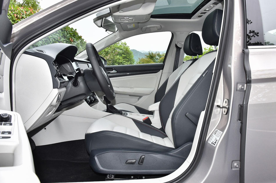2019款 280TSI DSG豪华型 座椅空间