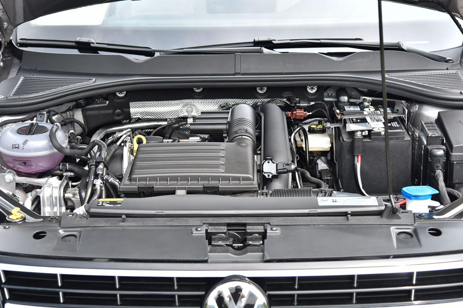 2019款 280TSI DSG豪华型 引擎底盘