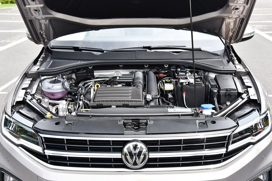 2019款 280TSI DSG豪华型 引擎底盘