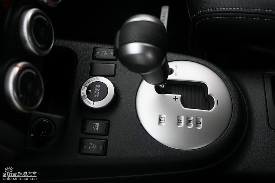 新一代奇骏内饰实拍图