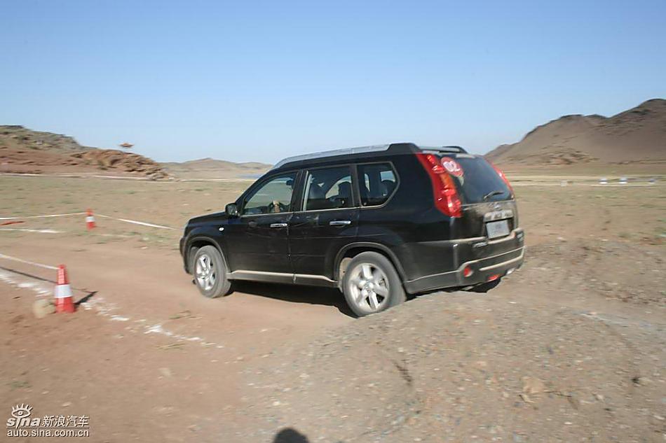 新浪汽车新疆大漠试驾新一代奇骏