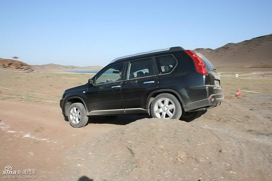 新浪汽车新疆大漠试驾新一代奇骏