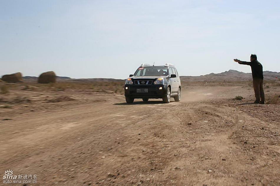 新浪汽车新疆大漠试驾新一代奇骏