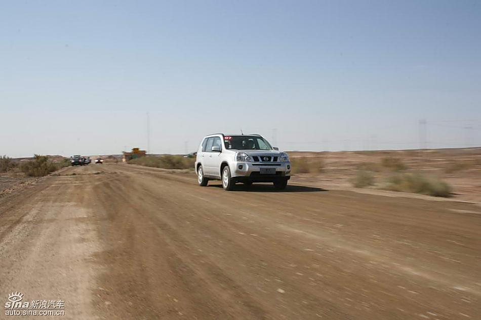 新浪汽车新疆大漠试驾新一代奇骏