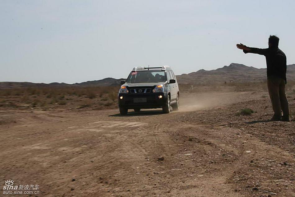 新浪汽车新疆大漠试驾新一代奇骏
