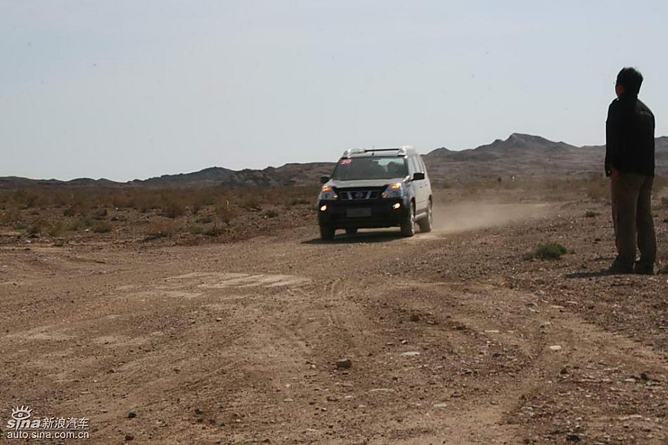 新浪汽车新疆大漠试驾新一代奇骏