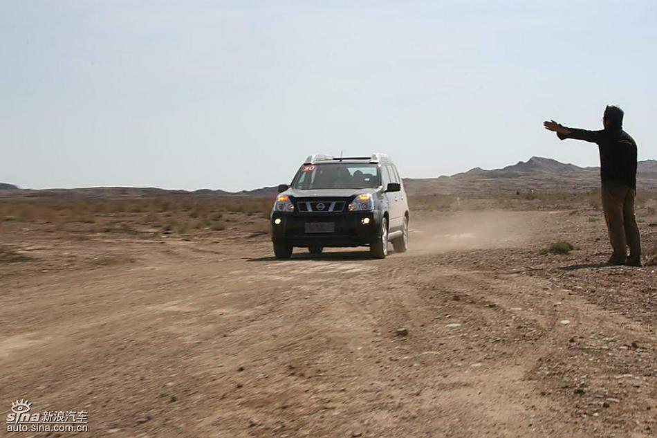 新浪汽车新疆大漠试驾新一代奇骏